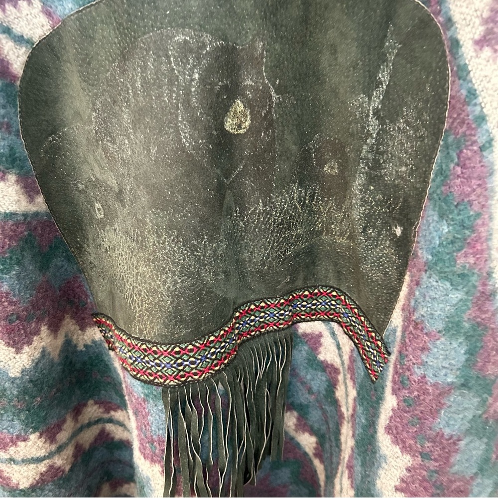 Vintage 80s–90s Wool Poncho Cape w/ Suede Bear Motif & Fringe – Rare